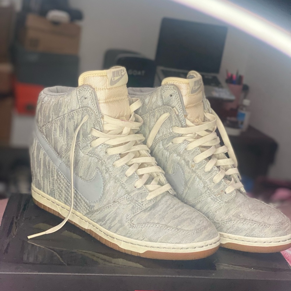 Nike Sky Hi Dunk Silver White Sneaker Wedge Rare.  Women Sz 10 Pre-Owned